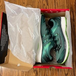 Men’s Saucony Triumph Running Shoes